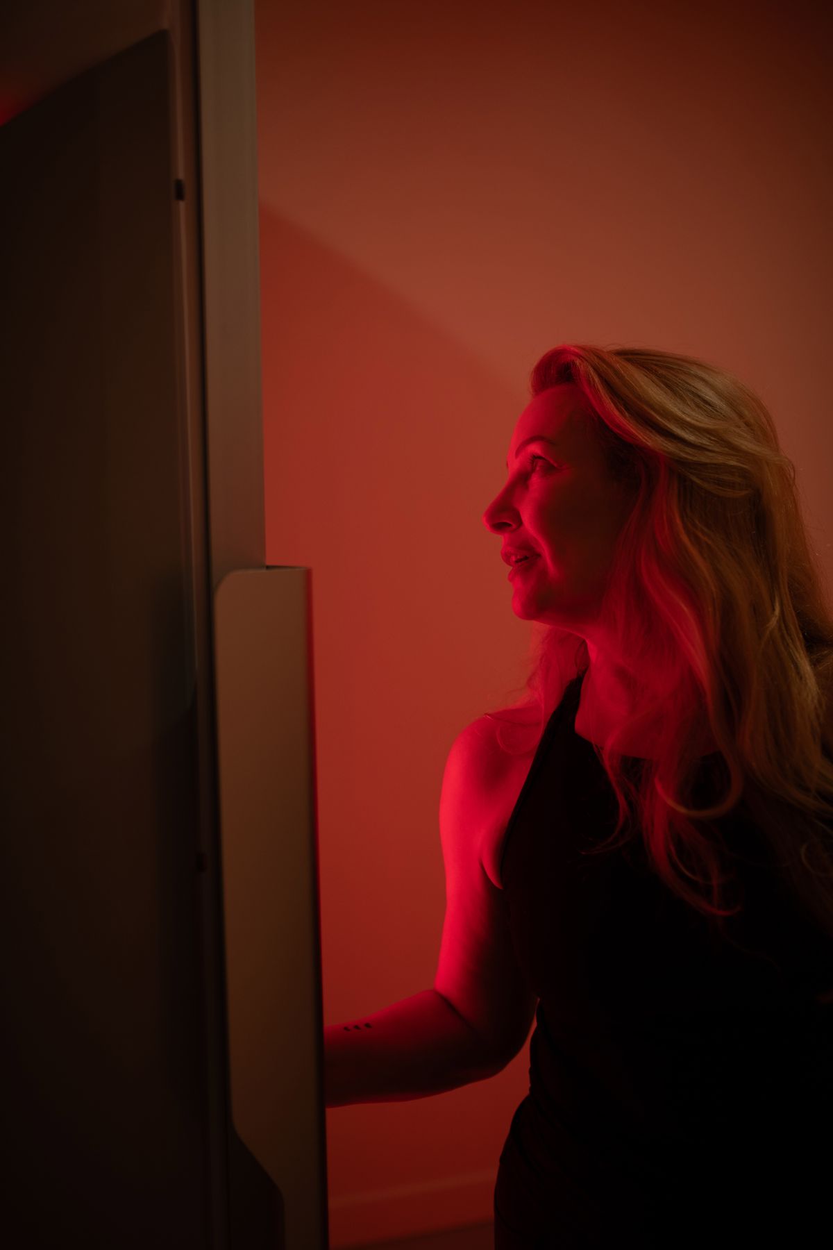 Red light therapy booth at Boon Wellness